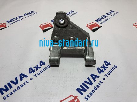 21214-3701650   Кронштейн генератора нижний