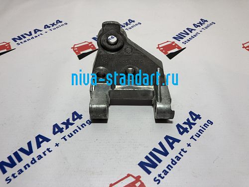 21214-3701650   Кронштейн генератора нижний