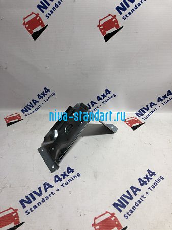2121-5208138	Кронштейн бачка омывателя